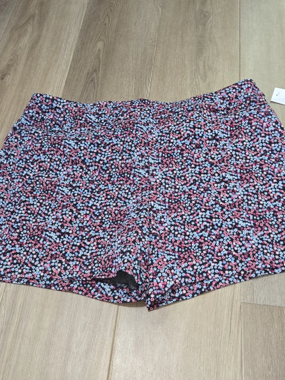 Croft & Barrow Black Floral Shorts with Pink & Blue Daisies Size 24W